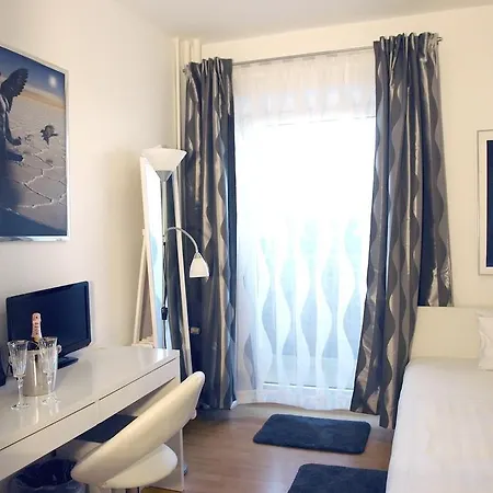 Bananas Hotel And Guesthouse Berlin ברלין