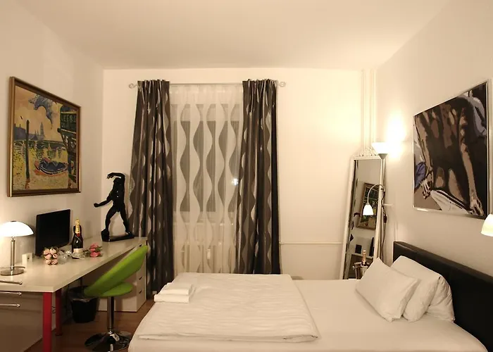 Bananas Hotel And Guesthouse Berlin Berlin