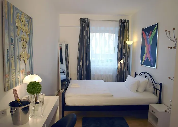 Konukevi Bananas Hotel And Guesthouse Berlin