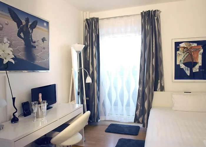 Bananas Hotel And Guesthouse Berlin Berlin