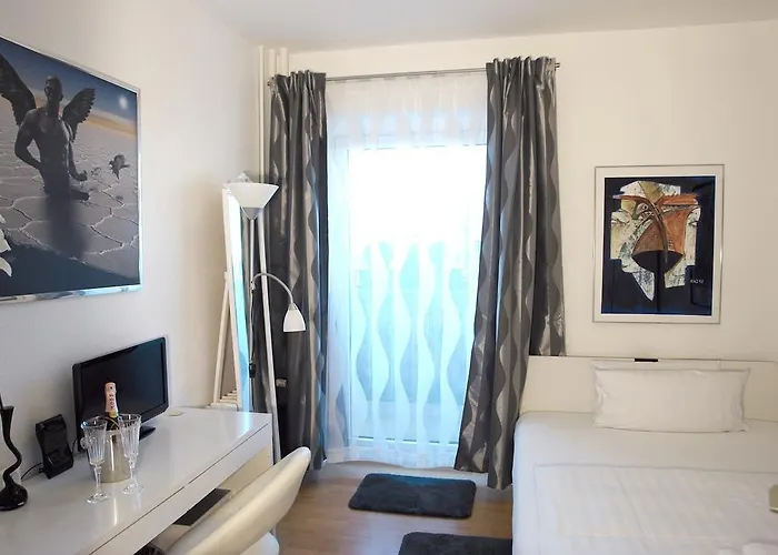 Bananas Hotel And Guesthouse Berlin *