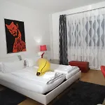 Konukevi Bananas Hotel And Guesthouse Berlin