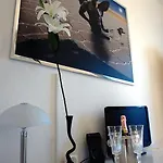 Bananas Hotel And Guesthouse Berlin Konukevi