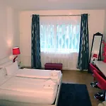 Bananas Hotel And Guesthouse Berlin Konukevi Berlin