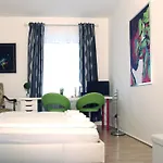 Bananas Hotel And Guesthouse Berlin Konukevi *