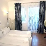 Konukevi Bananas Hotel And Guesthouse Berlin