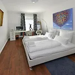 Bananas Hotel And Guesthouse Berlin Konukevi