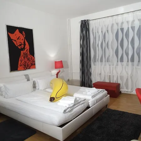 Pensionat Bananas Hotel And Guesthouse Berlin